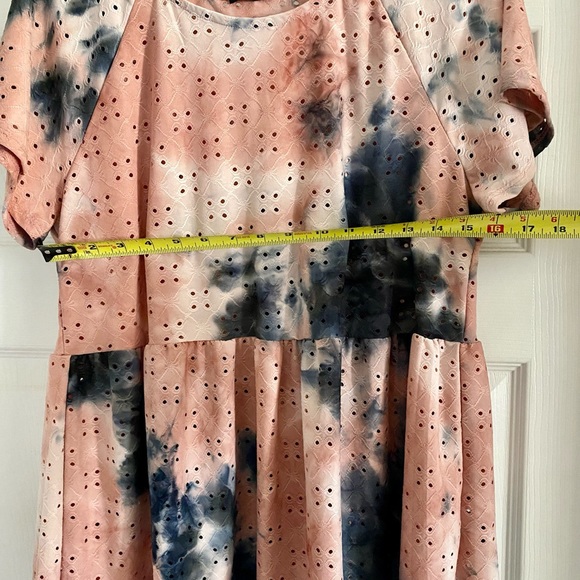 Paper moon eyelet top - Picture 7 of 9